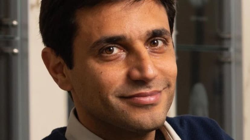 A Trusted and Privacy-Preserving Internet of Mobile Energy
